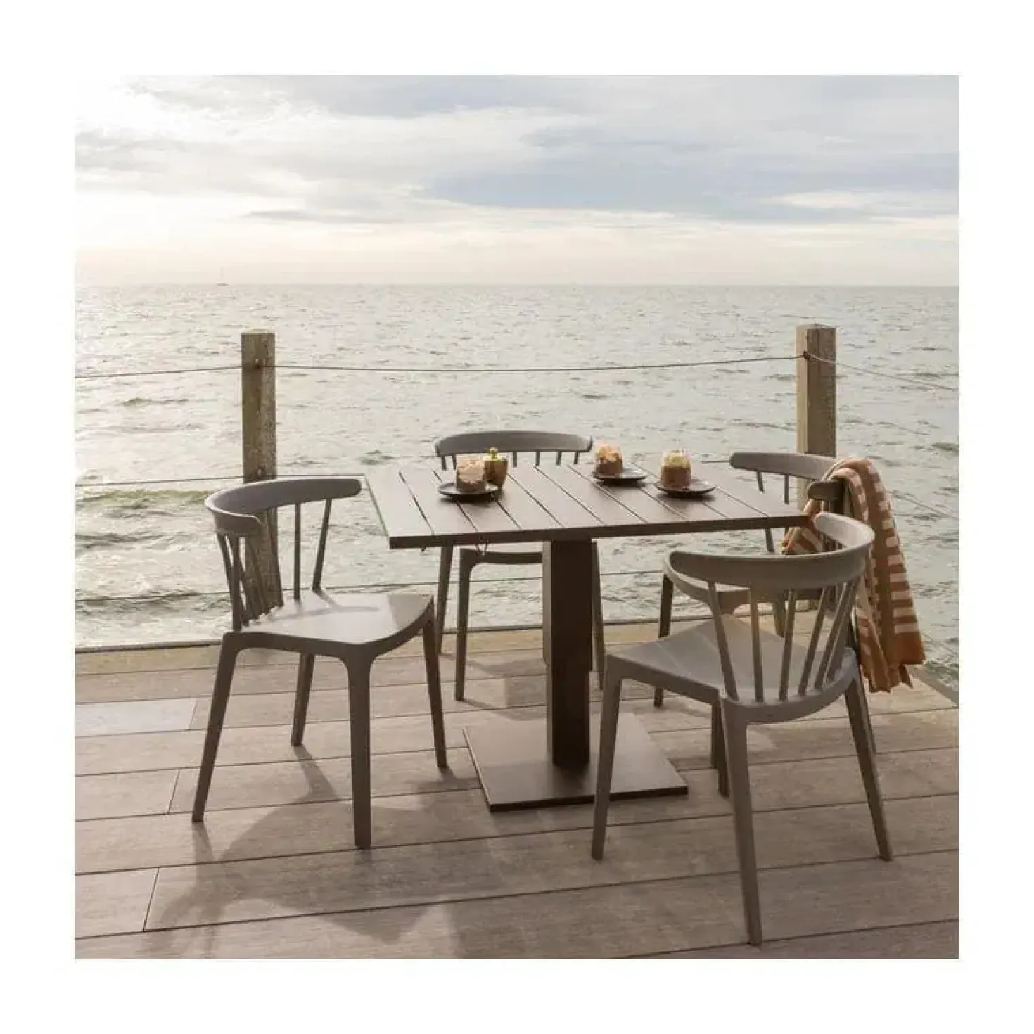 Bliss Tuinstoel kunststof taupe
