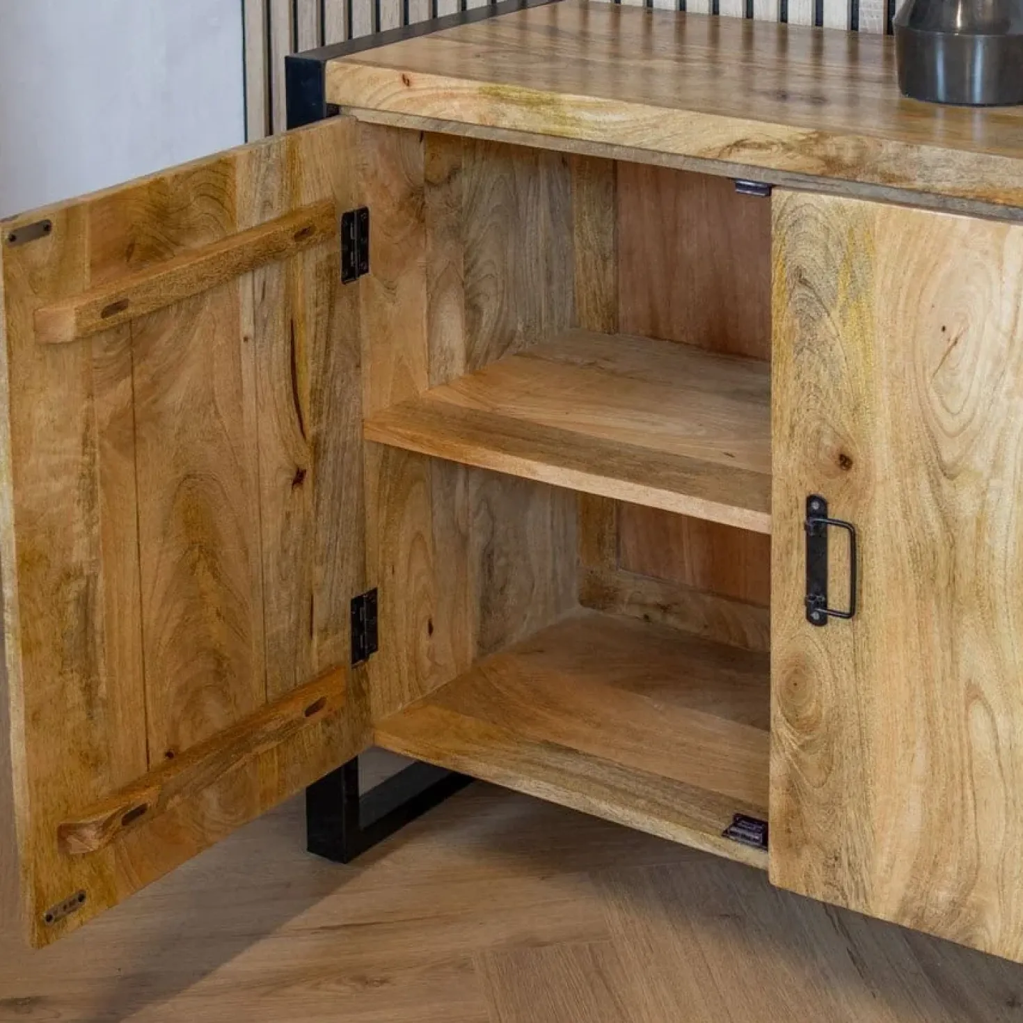 Britt Dressoir 3 deuren 3 lades Mangohout 200cm