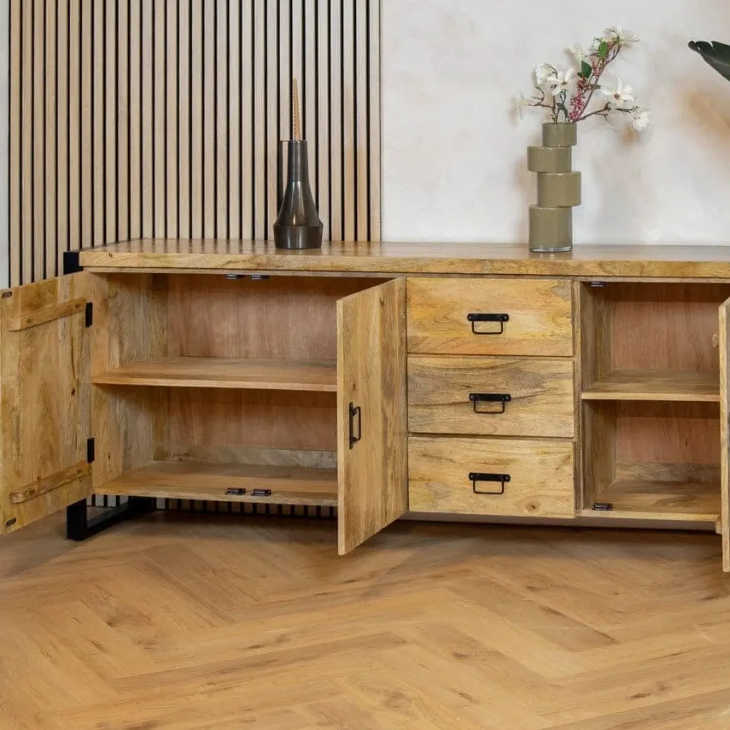 Britt Dressoir 3 deuren 3 lades Mangohout 200cm
