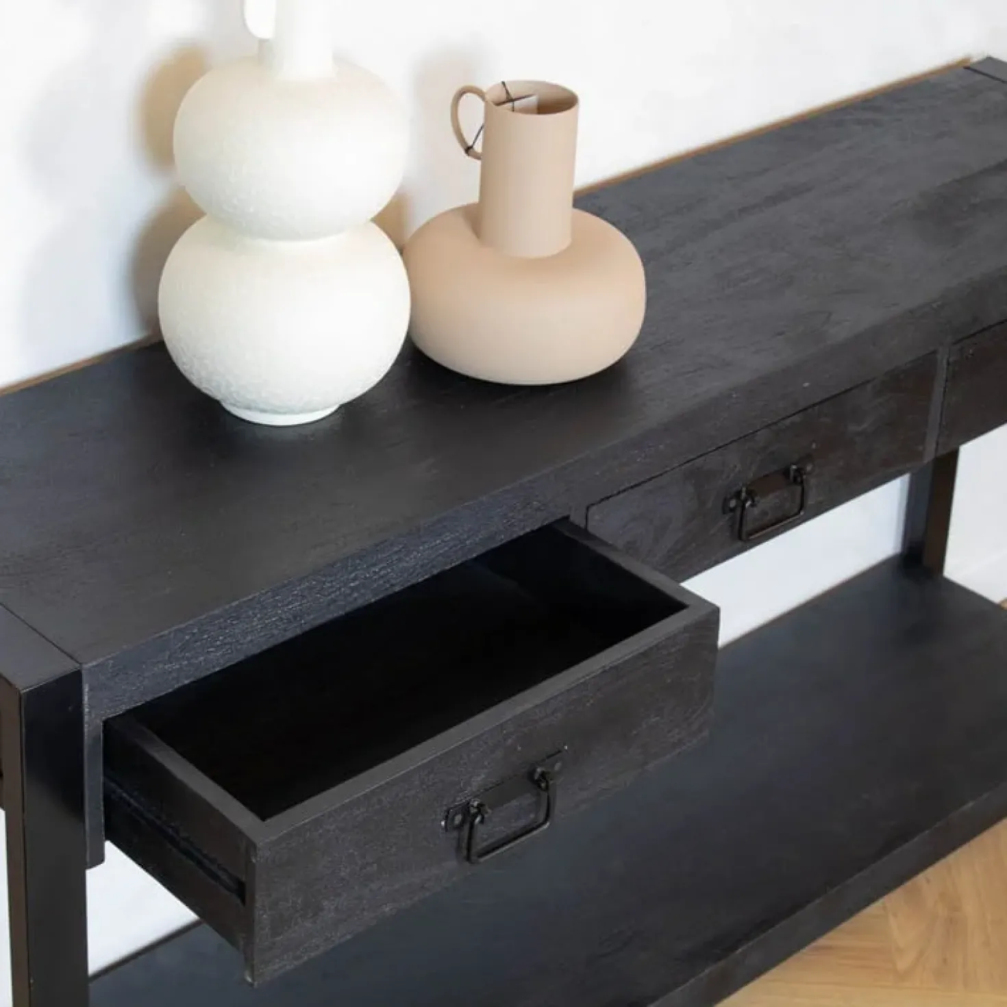 Britt sidetable industrieel mangohout zwart 150cm