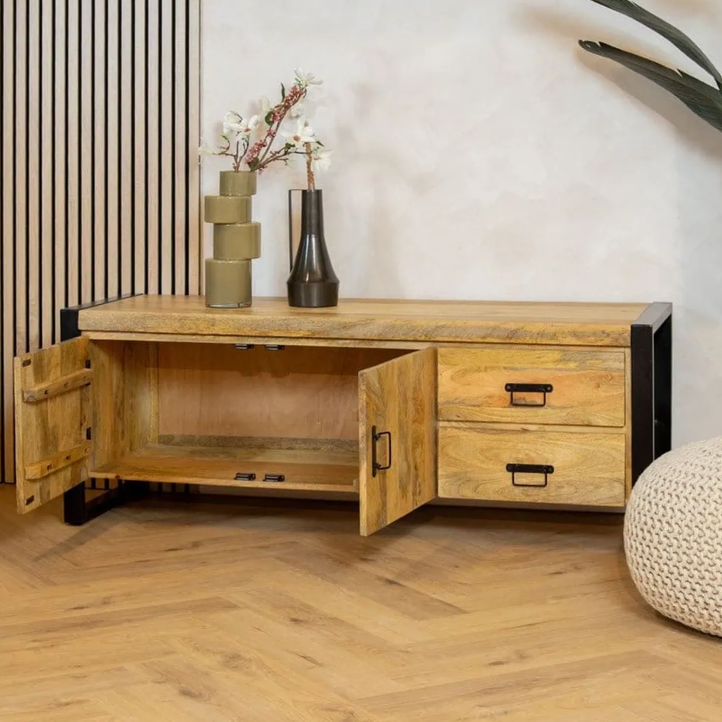 Britt Tv meubel 2 deuren 2 lades Mangohout 150cm
