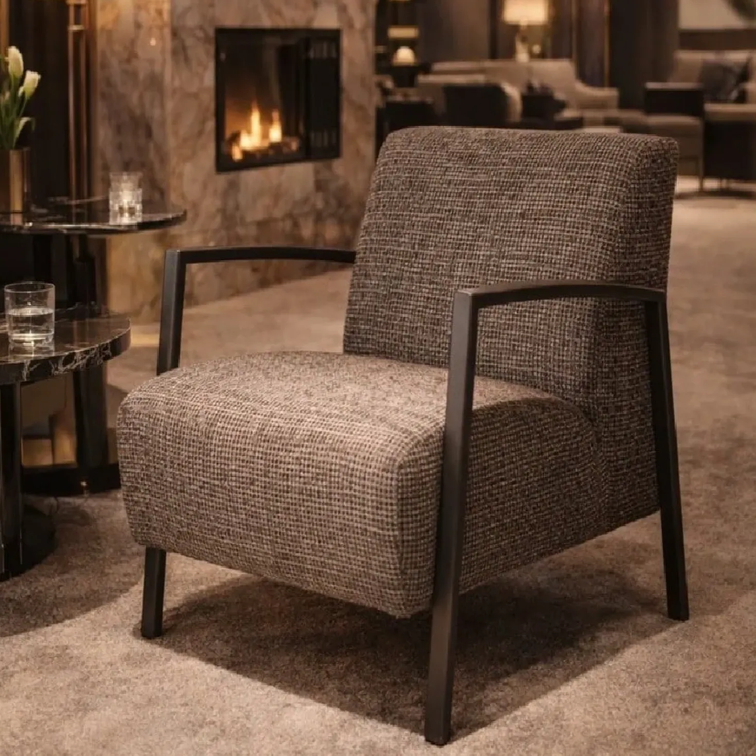 Charlie fauteuil met metalen armleuning