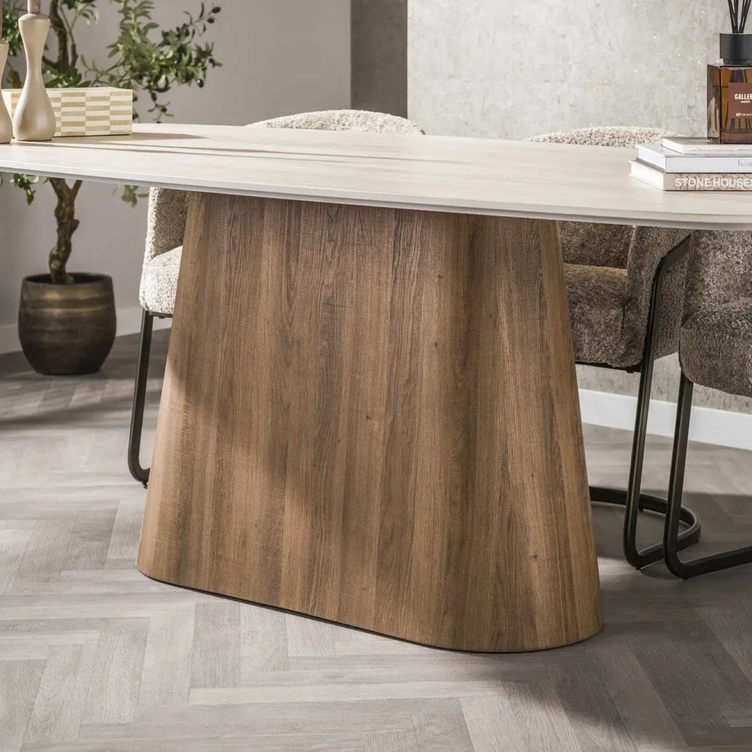 Danique Eettafel deens ovaal Travertine 215cm