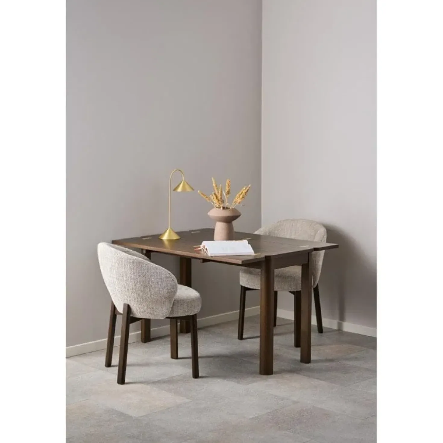 Darlene Eetkamerstoel Beige Bruine houten poten