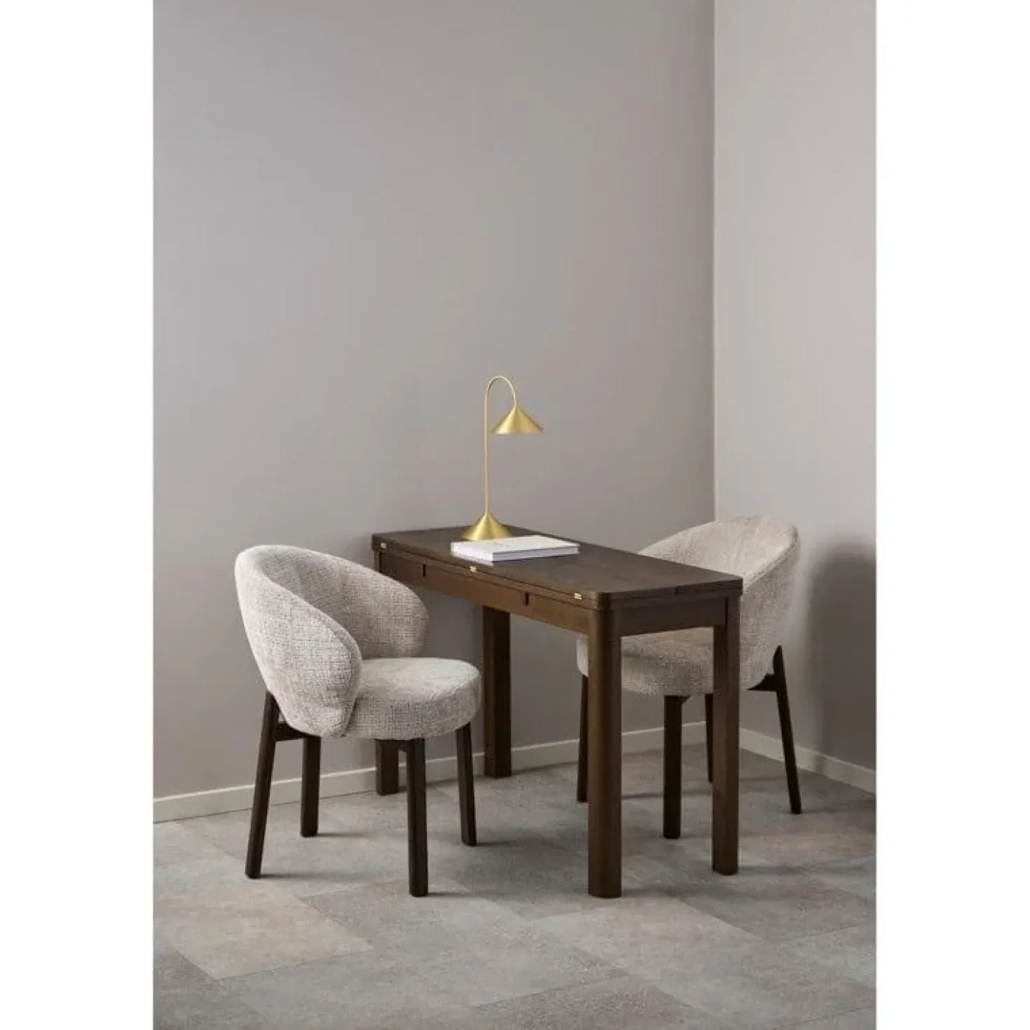 Darlene Eetkamerstoel Beige Bruine houten poten