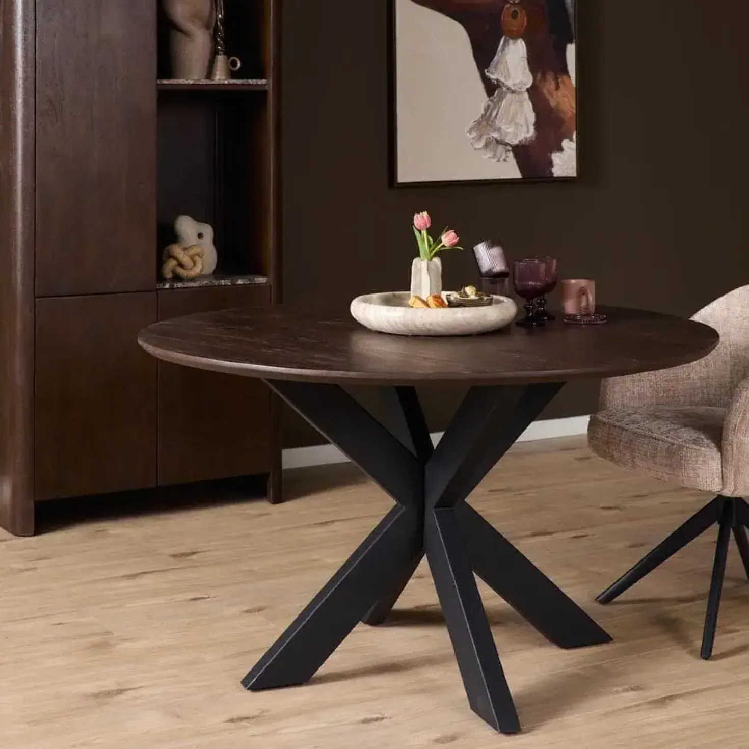 Eettafel Martin rond Walnoot Zwarte poot 150cm