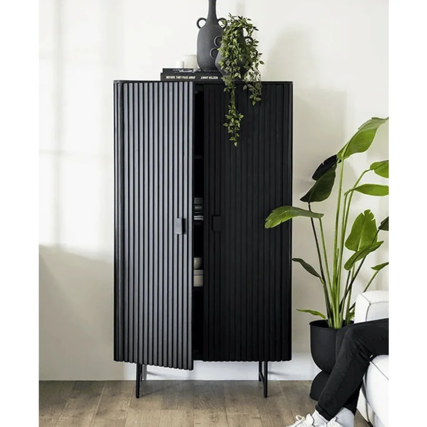 Eleonora wandkast Remi 2-drs. 96cm zwart