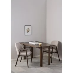 Evron Eetkamerstoel Beige met bruine poten