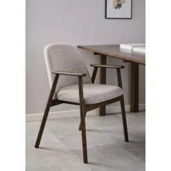Evron Eetkamerstoel Beige met bruine poten