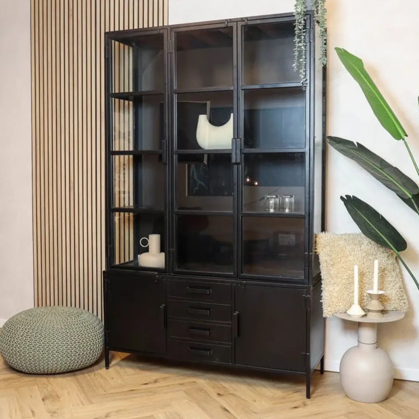 Figue vitrinekast hoog zwart 136cm