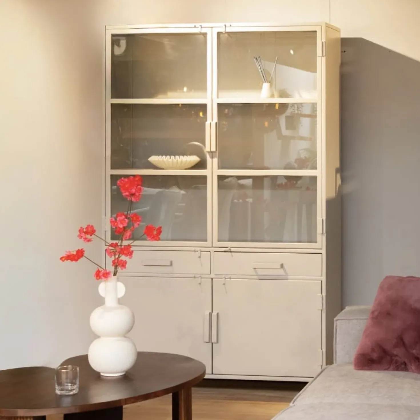 Figue vitrinekast industrieel taupe binnenkant 120cm