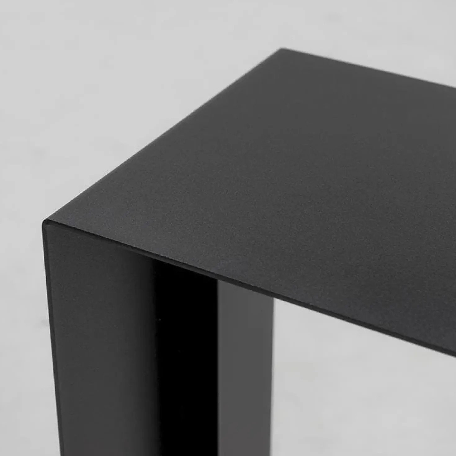 Ivan Bijzettafel Zwart metaal