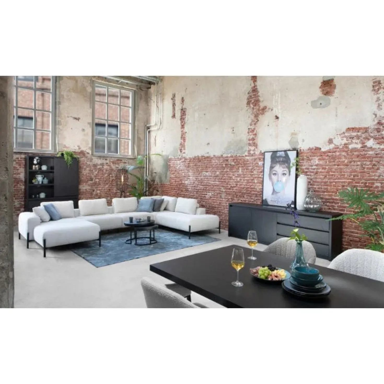 Kiara Dressoir Klein Zwart 212cm