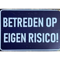 metalen bord Betreden op eigen risico