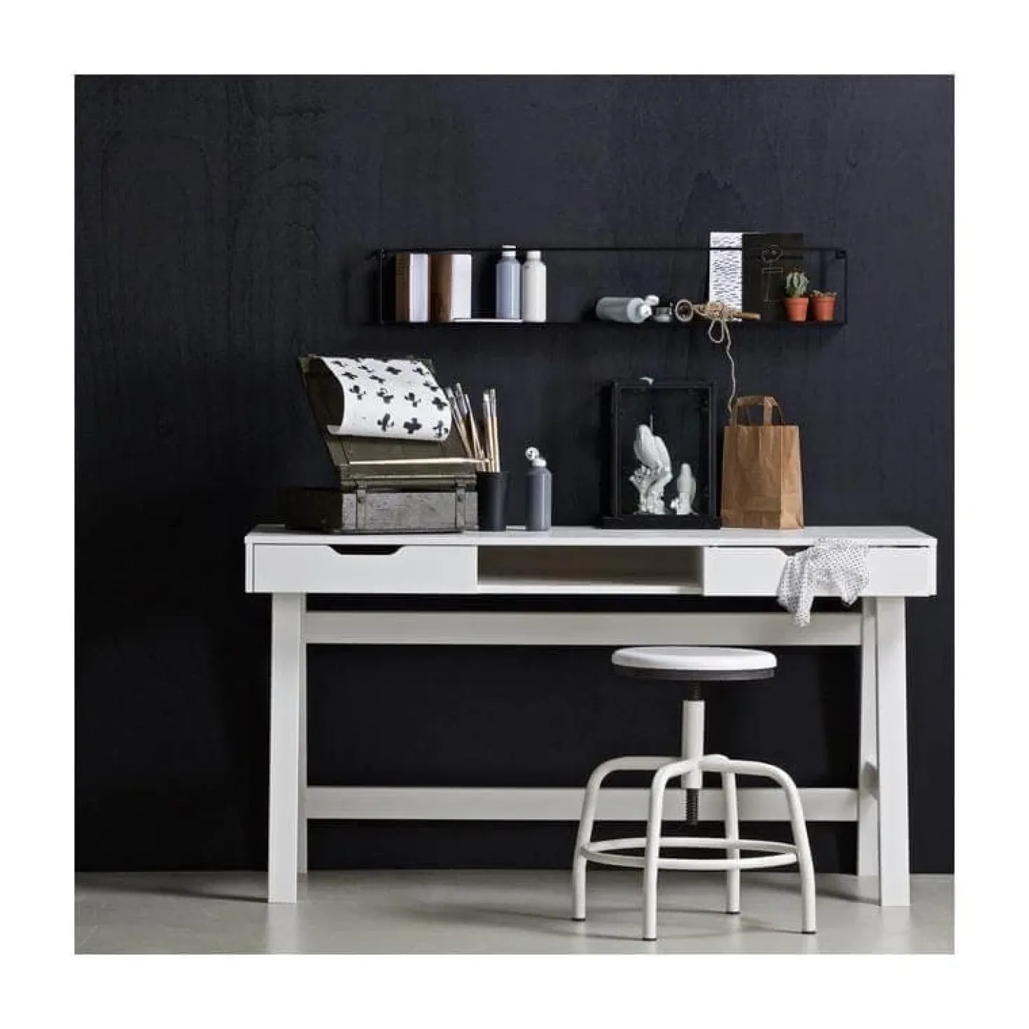 Nikki Bureau Dennenhout Wit 140cm