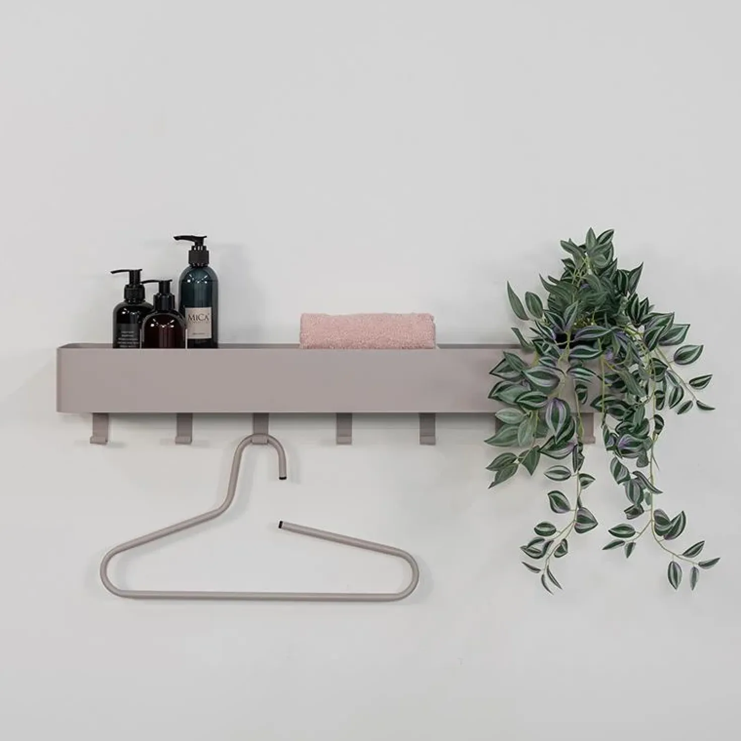 Nolan 7 Wandkapstok Taupe 72cm