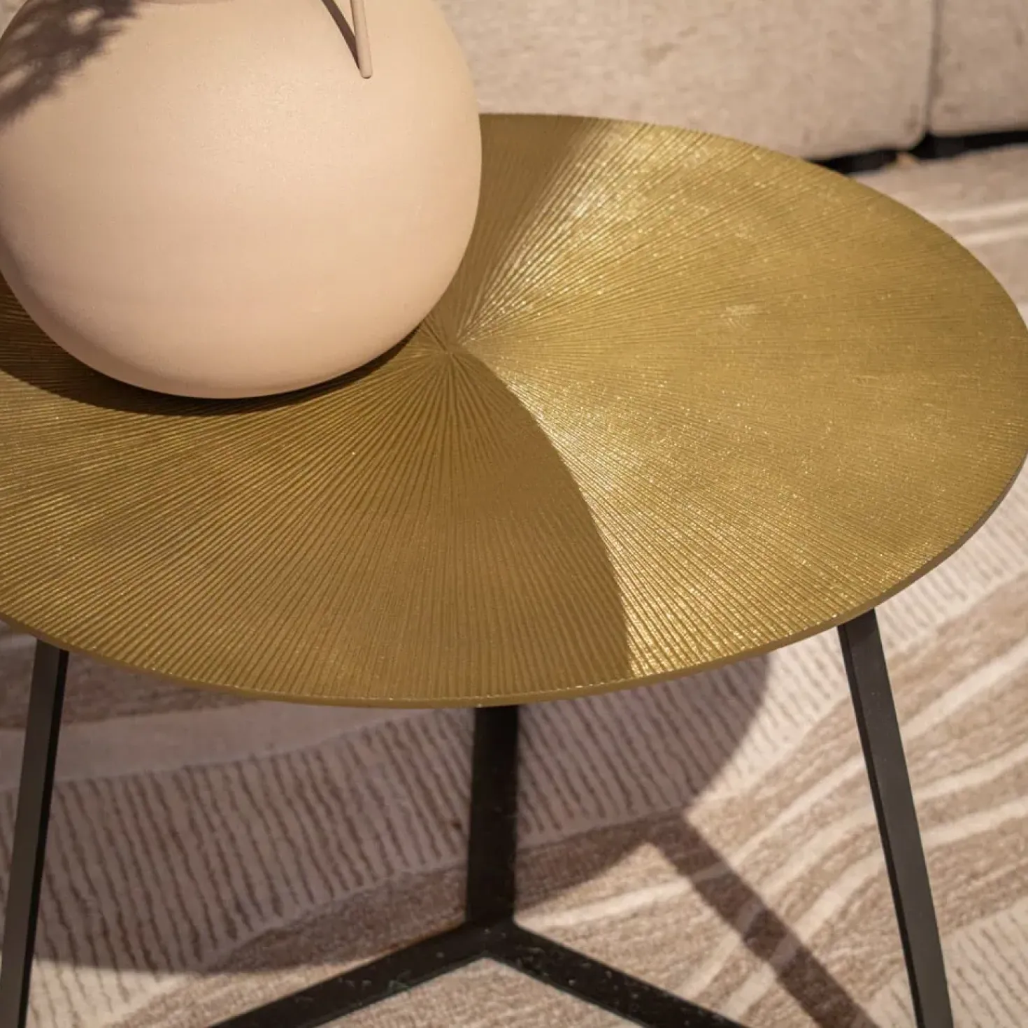 Riley bijzettafel aluminium ijzer 60cm (retourdeal)
