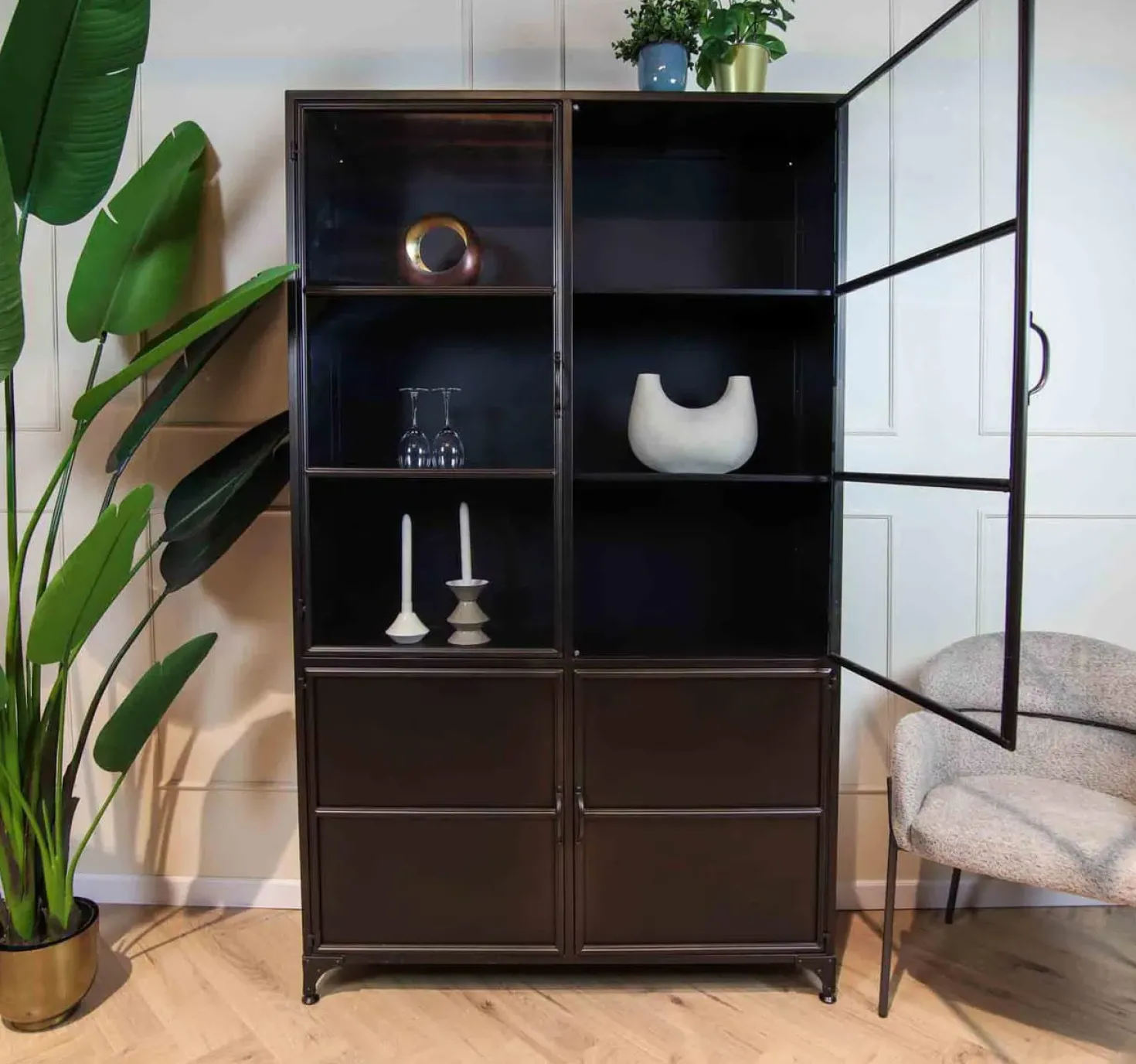 Romy vitrinekast industrieel zwart 120cm