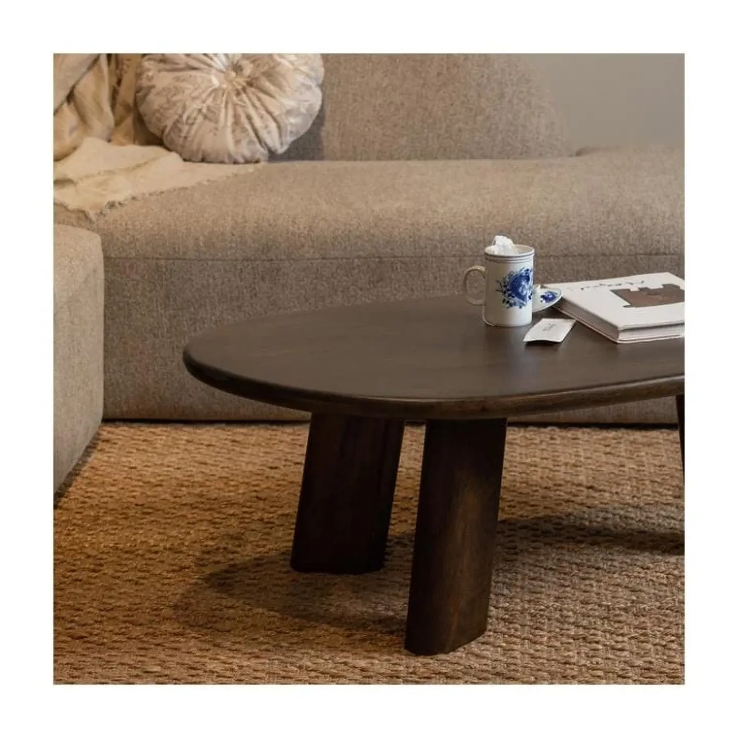 Roundly Salontafel organisch Mangohout Walnoot 110cm