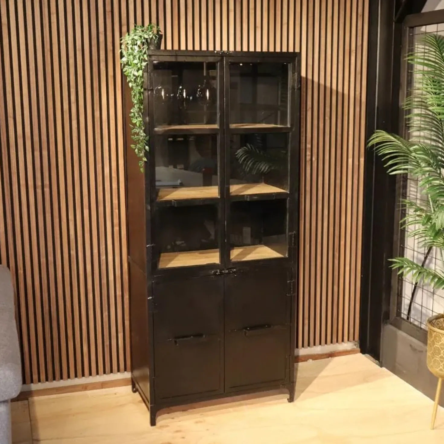 Smalle vitrinekast Garcia industrieel zwart hout 80cm