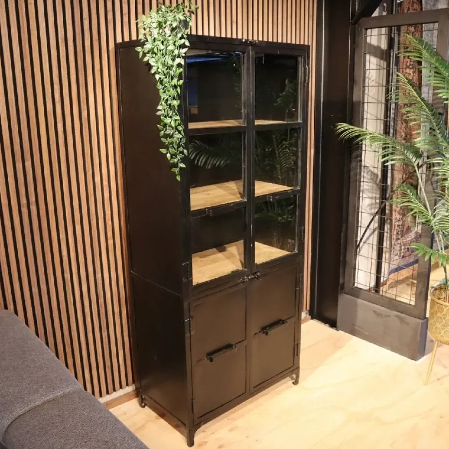 Smalle vitrinekast Garcia industrieel zwart hout 80cm