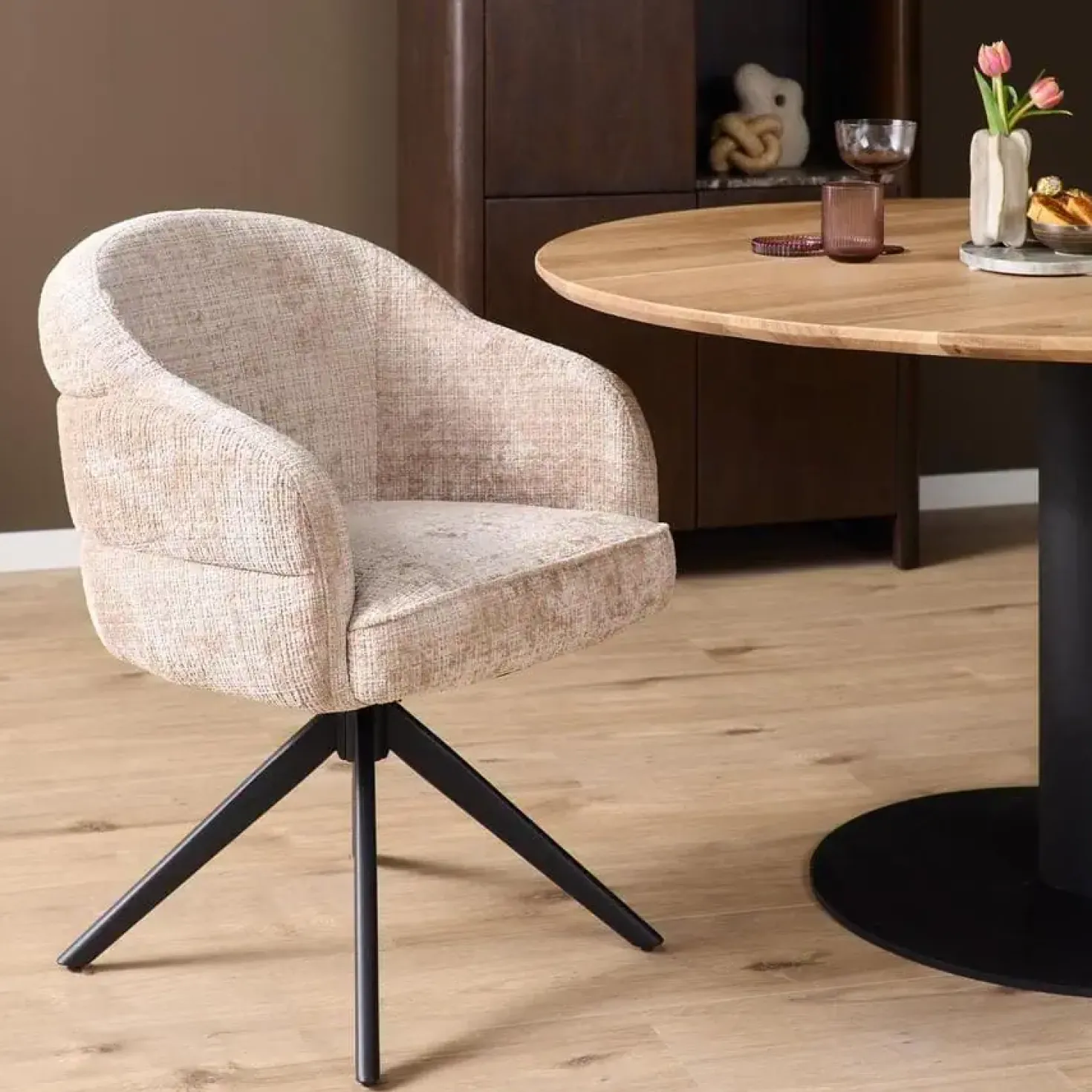 Tessa Eetkamerstoel Beige met Zwarte poot