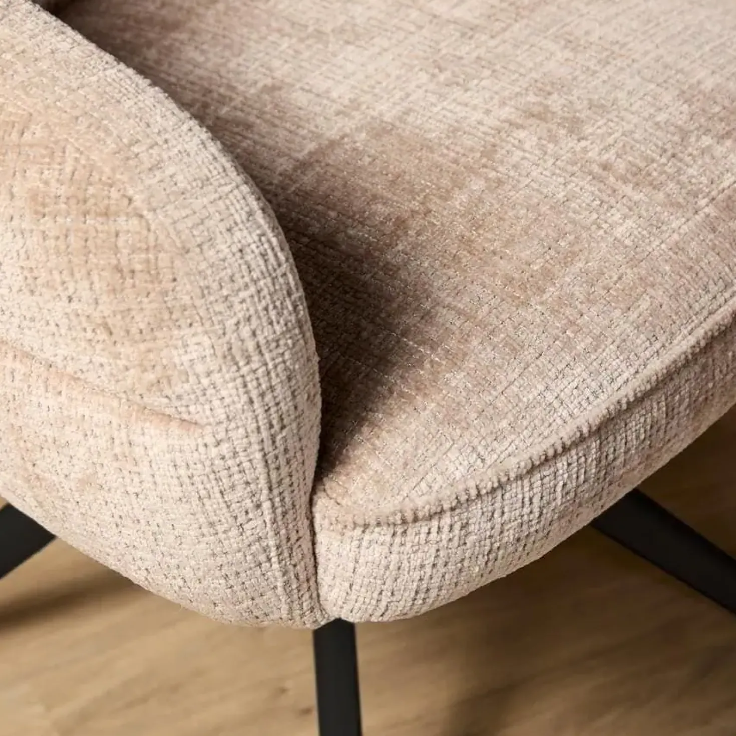 Tessa Eetkamerstoel Beige met Zwarte poot