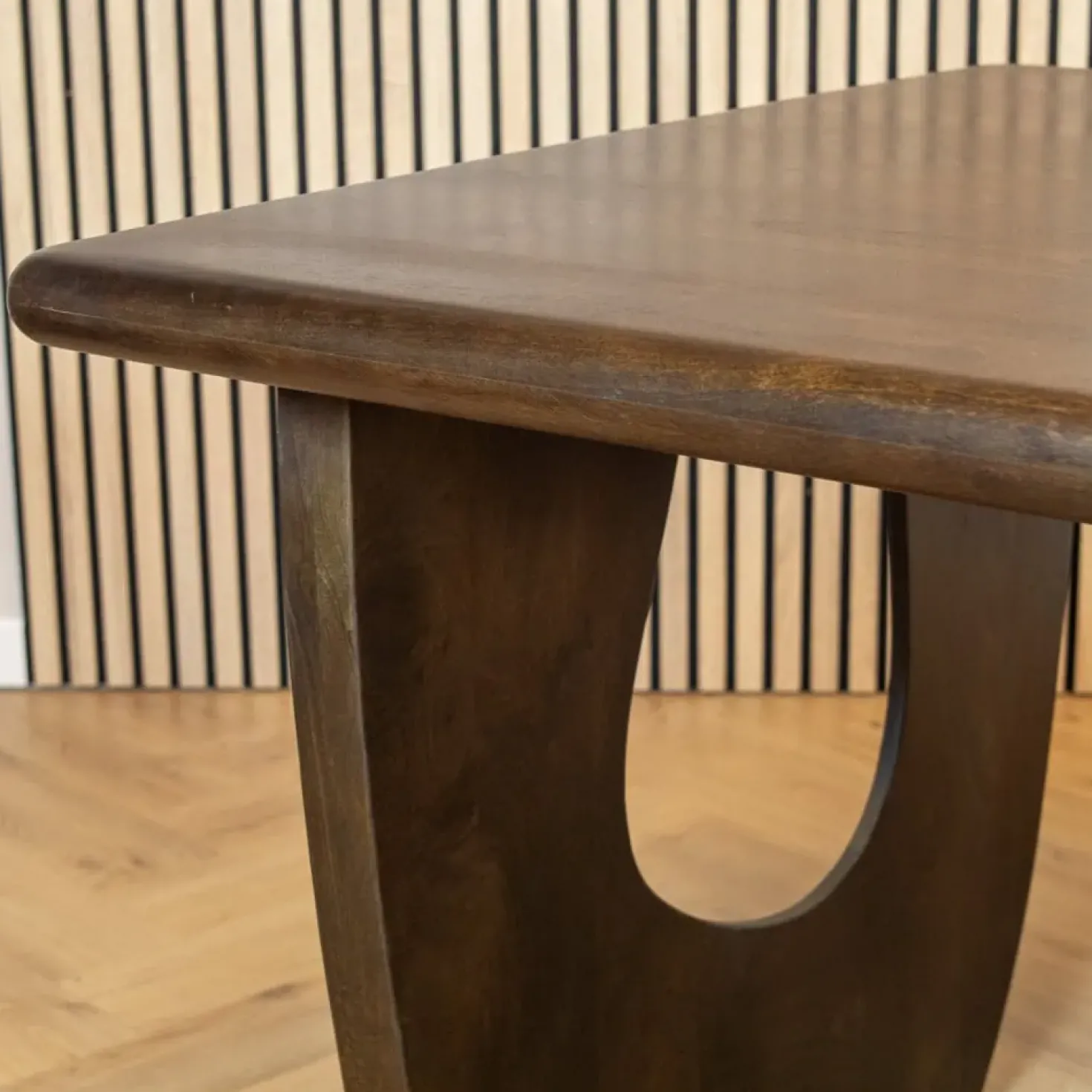 Tobias Eetkamertafel Walnoot 180cm