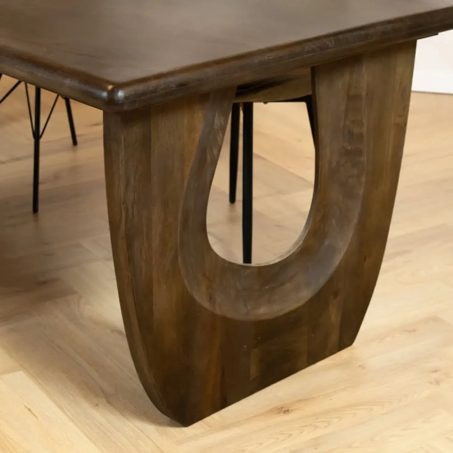 Tobias Eetkamertafel Walnoot 180cm