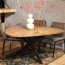 Trivero eetkamertafel driehoek 150cm naturel